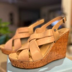 EUC Antonio Melani Strappy Tan Wedge Sandals